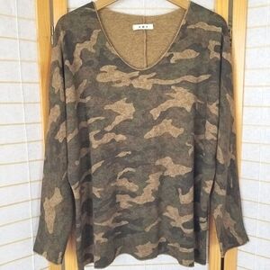 Women's Camo Print Top Long Sleeves Italian Made V-Neck Knit Size L/XL